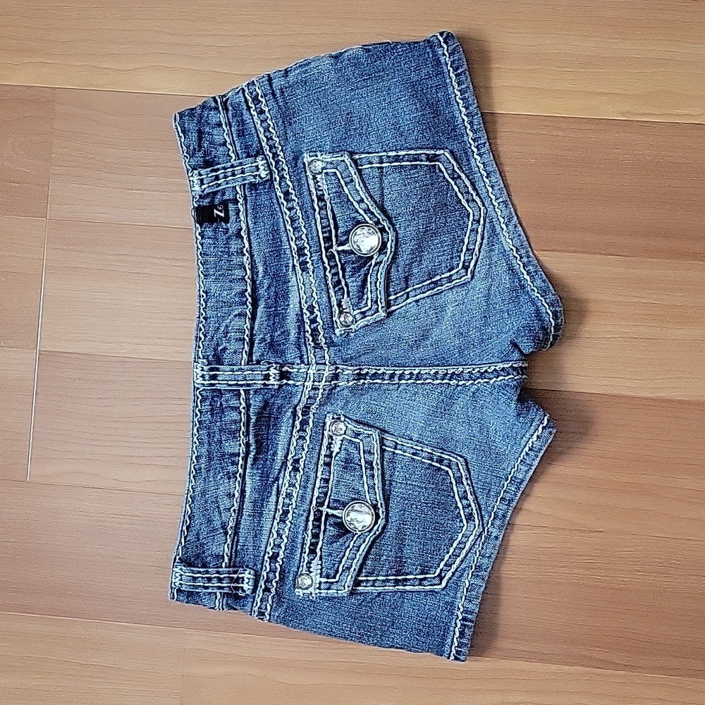 Jean short shorts - Picture 3 of 4